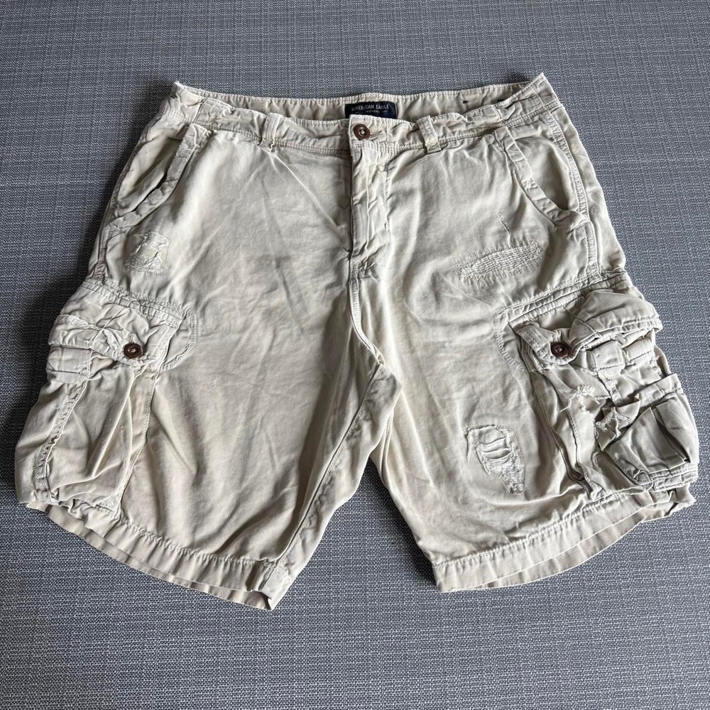 American Eagle Outfitters distressed tan cargo shorts size 36